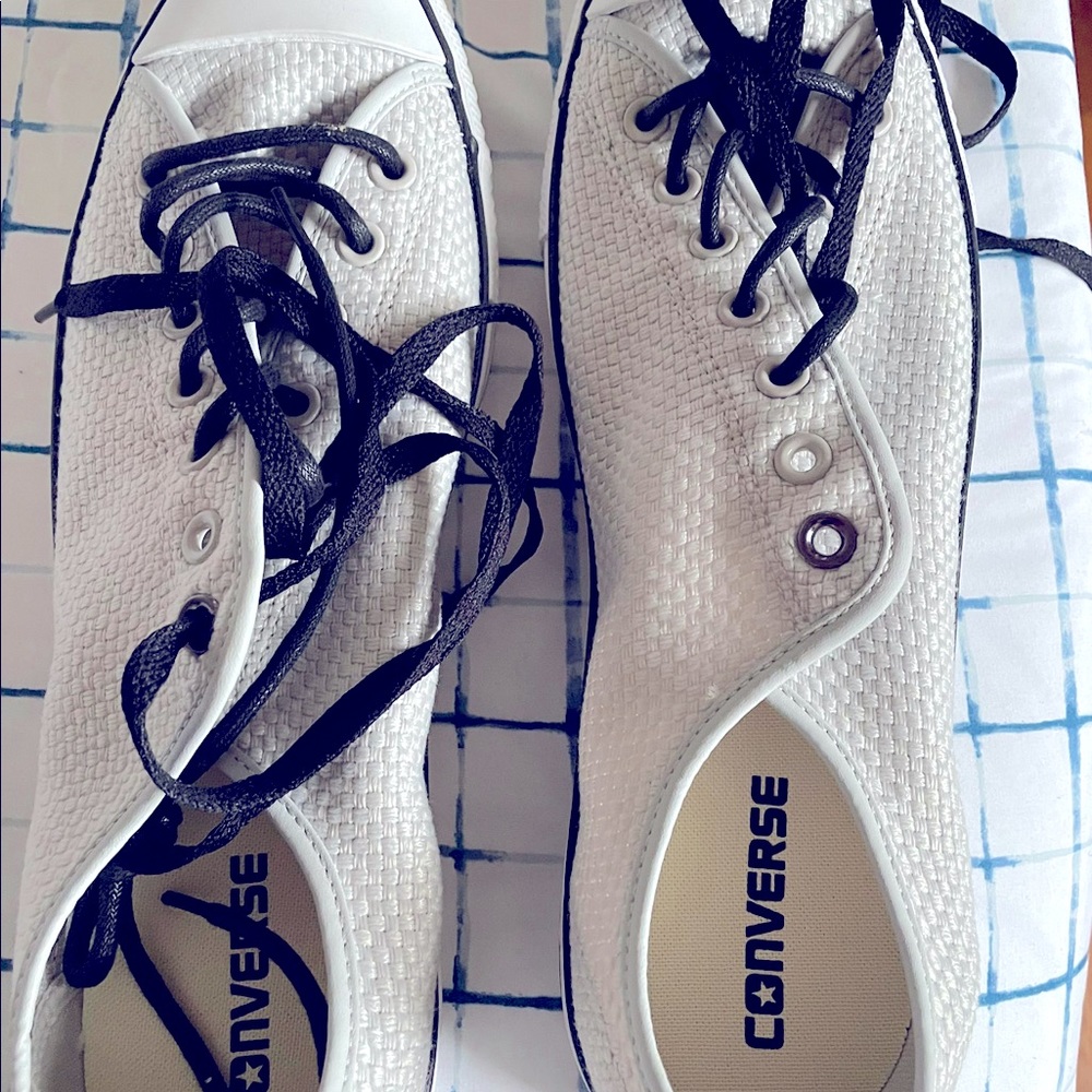 NWT Converse Exclusive white textured weave sneakers M12 W14